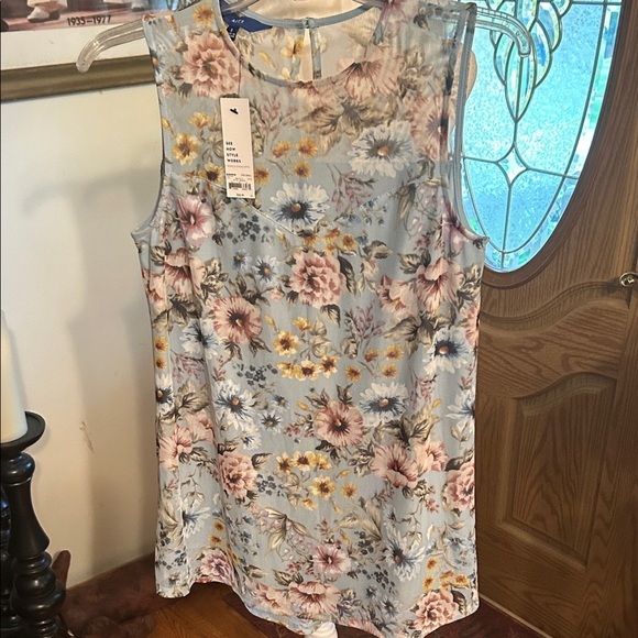 Apt. 9 Tops - Apt. 9 NWT Sleeveless Floral Sleeveless Top - Light Blue Small